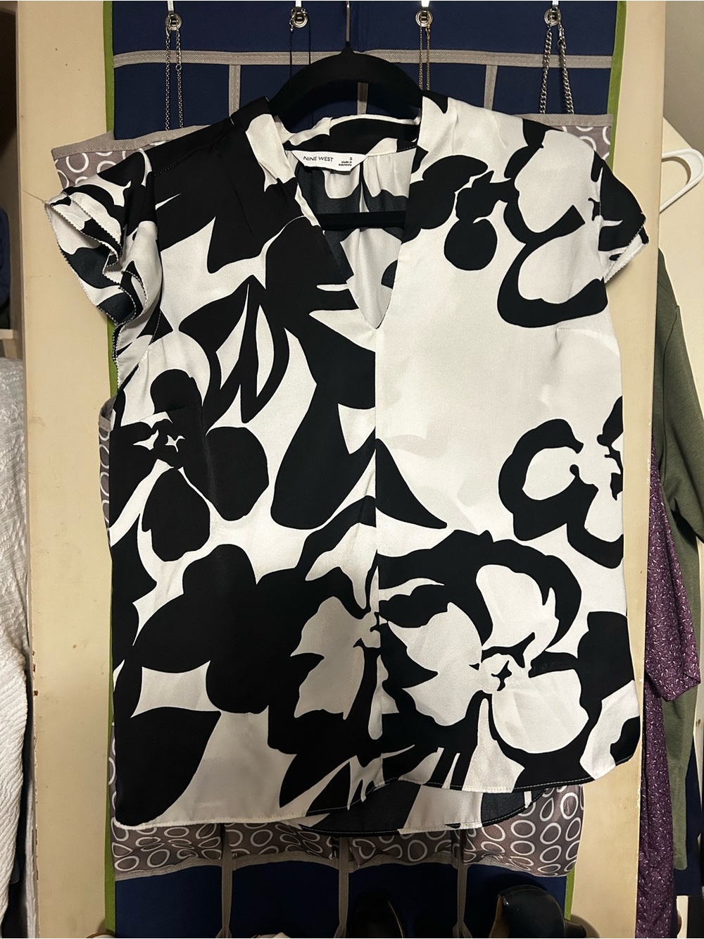 Nine West Black & White Floral Cap-Sleeve Blouse
